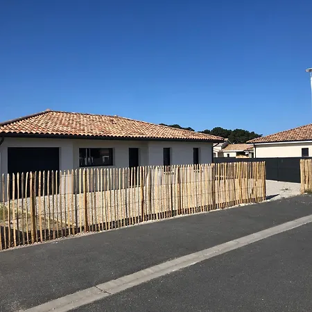 Pavillon Au Bord De L'ocean